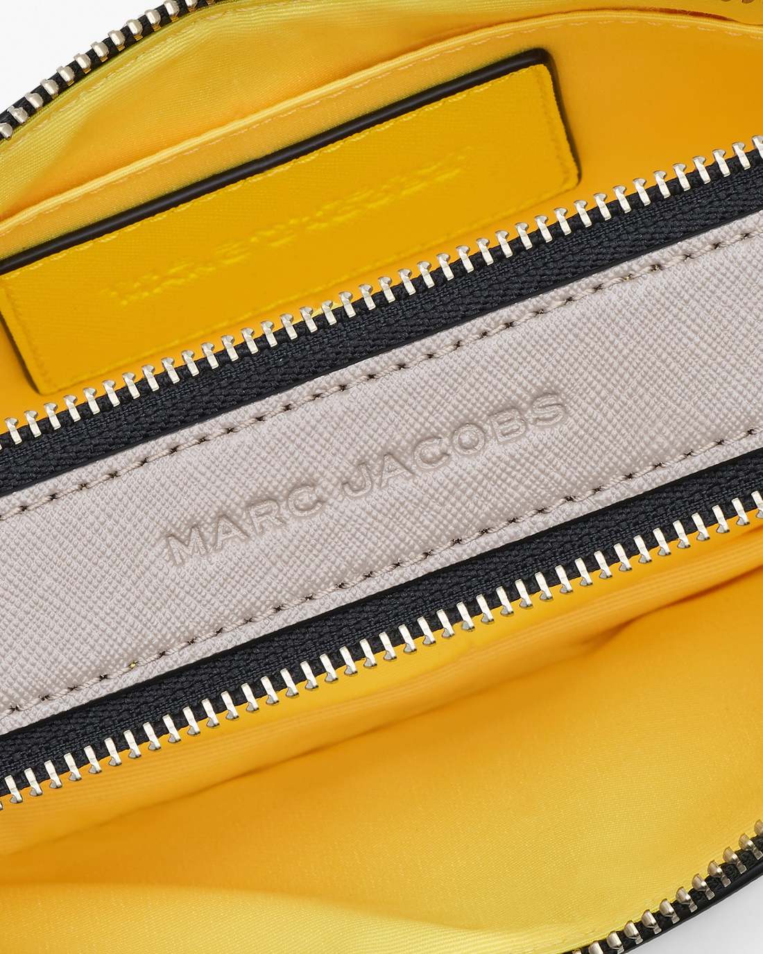 Marc Jacobs Essential | The Snapshot Daisy Yellow